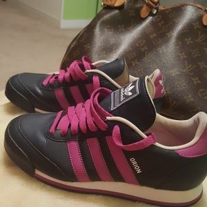 Like NEW Adidas Orion
